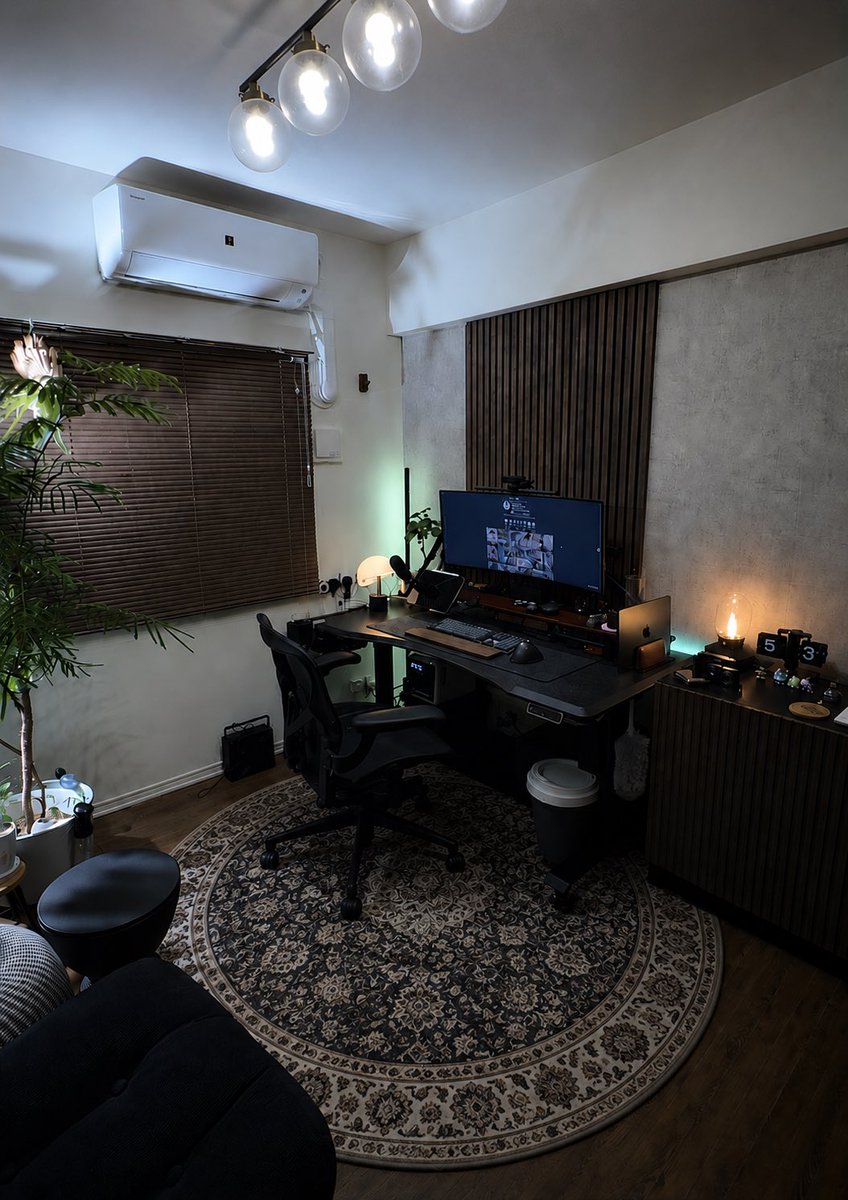 king_blog05sub's tweet photo. 部屋にラグを敷くイメージをAIに聞いた結果。 https://t.co/J4m8UfhgUp