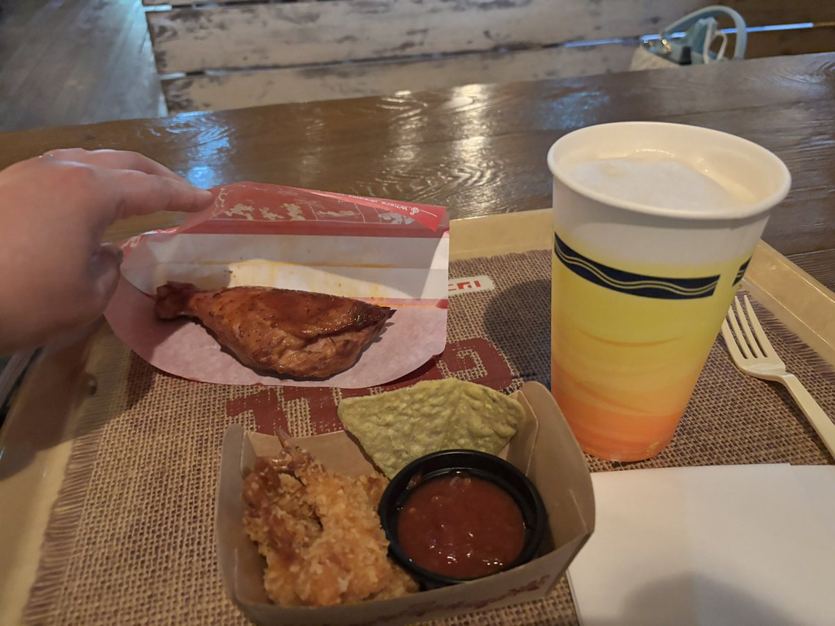 Svt_Disny_'s tweet photo. 【パート3】

腹が減っては、戦ができぬ！
ってことで、おビール3杯目。

うまかった〜
もうすでに満足！
一本満足！！ https://t.co/vF2FZ5VNu2