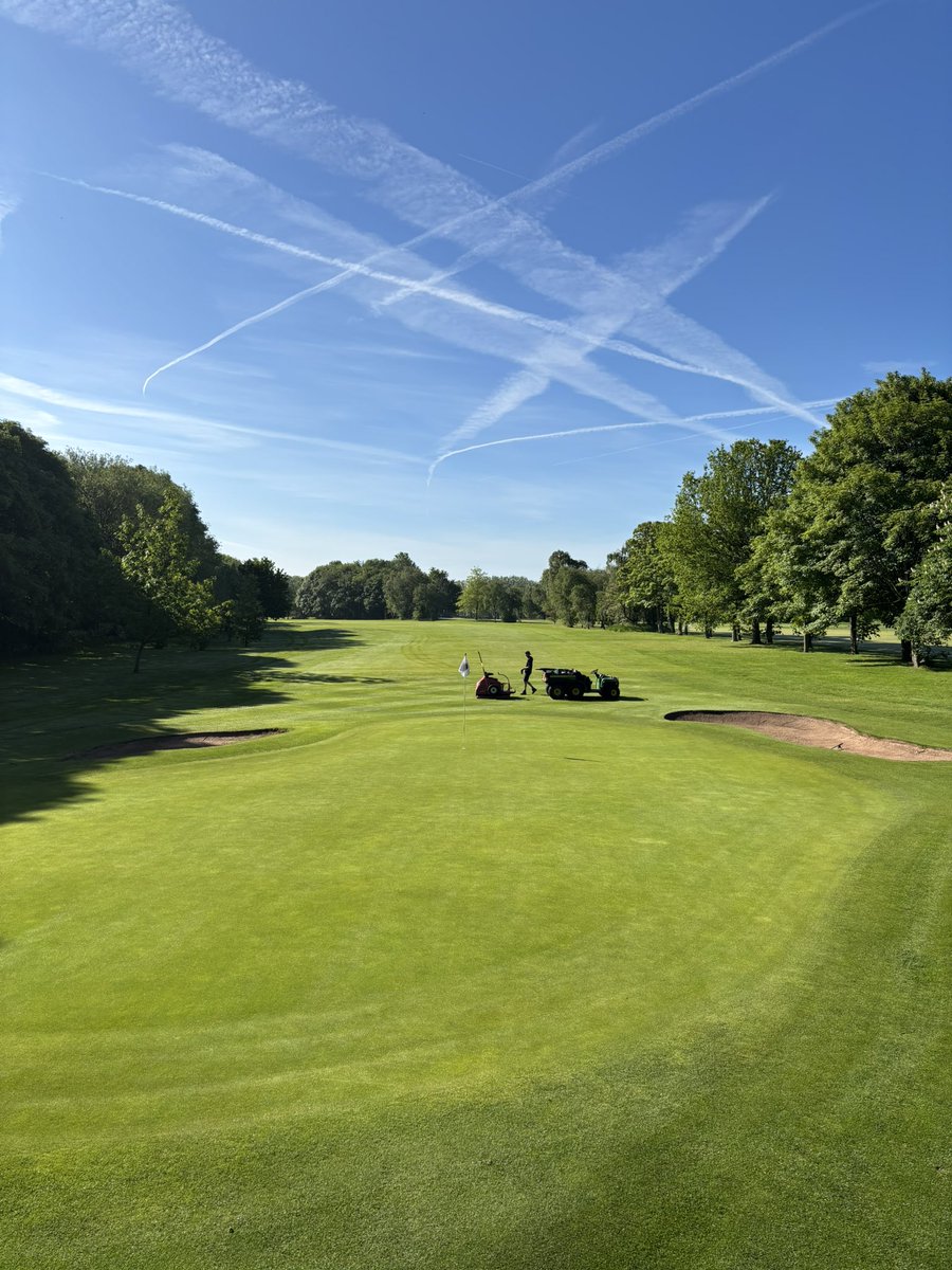 benJhowarth's tweet photo. Morning set up for Lancashire Boys Championship. 

So proud of how the course is performing and looking! Blessed with a passionate, skilled team. 

🌹🌹 https://t.co/R5E3dFfB9E