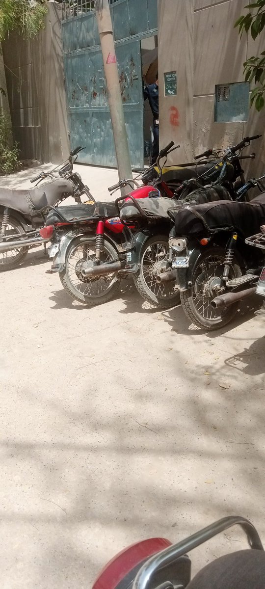 zI_help's tweet photo. @KElectricPk 
Cable theft was informed. No electricity for last 14 hours. At Gulshan Consumer. They have informed if the Cable is arrangee then the issue will be resolved. What a shitty services are these. As per them it might take 21 hours 
@NEPRA5 for God sake 🙏 Raham Huzoor. https://t.co/tSw0GYdhKi