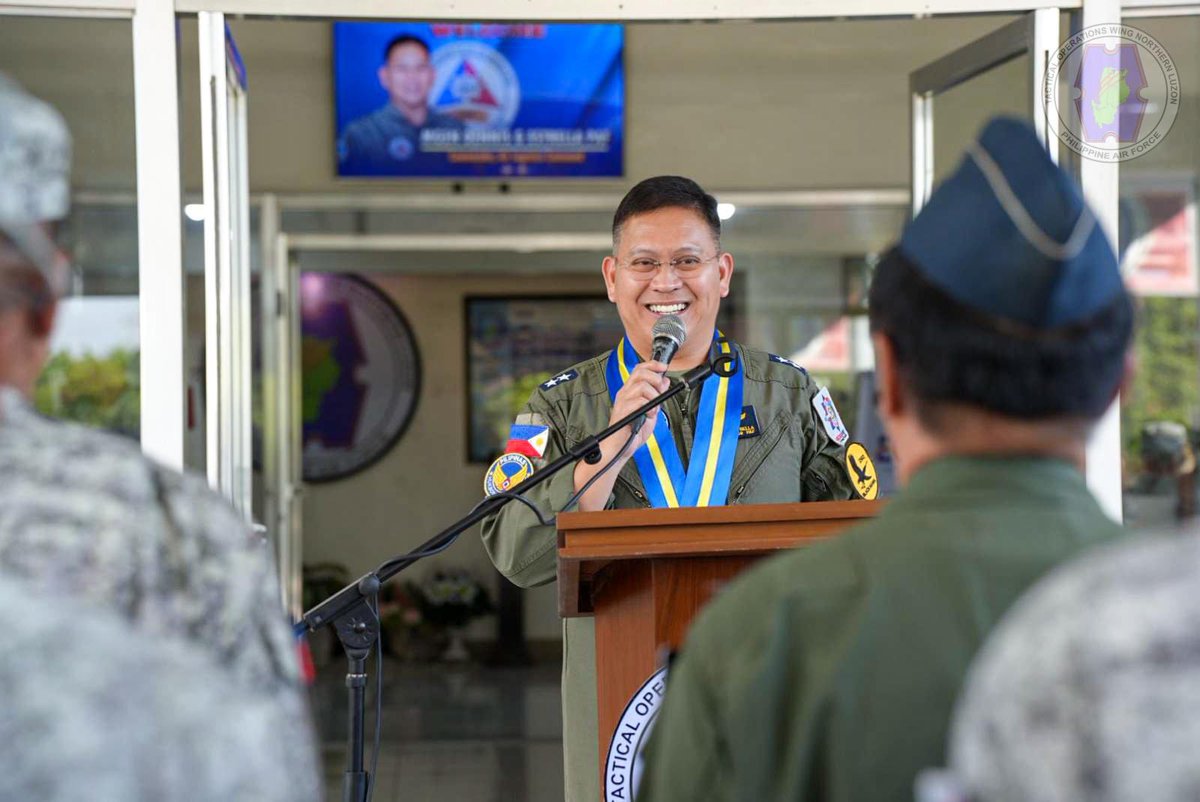 townol_pio's tweet photo. 𝗜𝗡 𝗣𝗛𝗢𝗧𝗢𝗦 l RETIREMENT VISIT OF MGEN ESTRELLA PAF TO TOWNOL

Read more @:
https://t.co/KiGttsChpy

#farewellvisit #TOWNOL #FOCUSPAF #GuardiansOfOurPreciousSkies #PAFYouCanTrust #OneAFPOnePhilippines #StrongAFPStrongPhilippines https://t.co/hGsvd1JlOl
