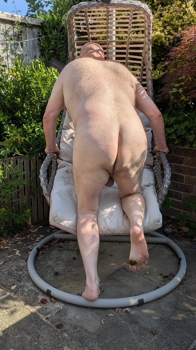 AndrewExposes's tweet photo. It's sunny, it's the weekend, what else is a fag going to do? https://t.co/3h2Ha3yDJQ