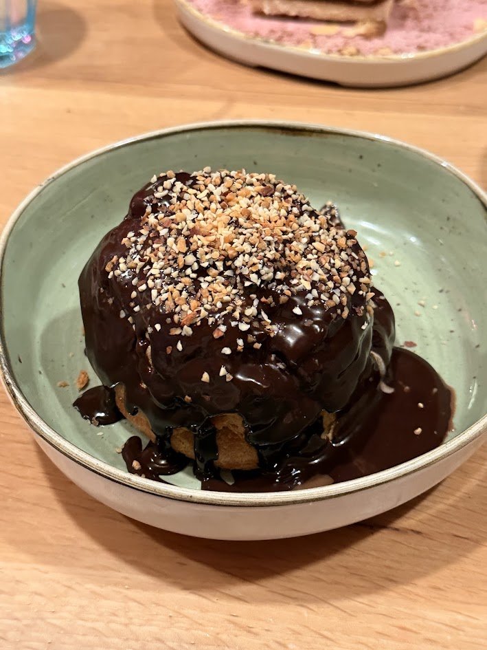 eddydsn's tweet photo. Create a modern building inspired by this profiterole https://t.co/Xu4aEPbFpk