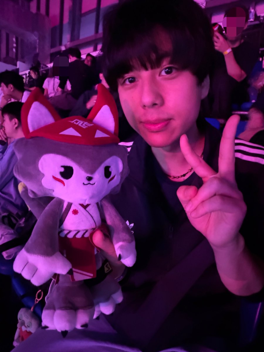 진 tweet media