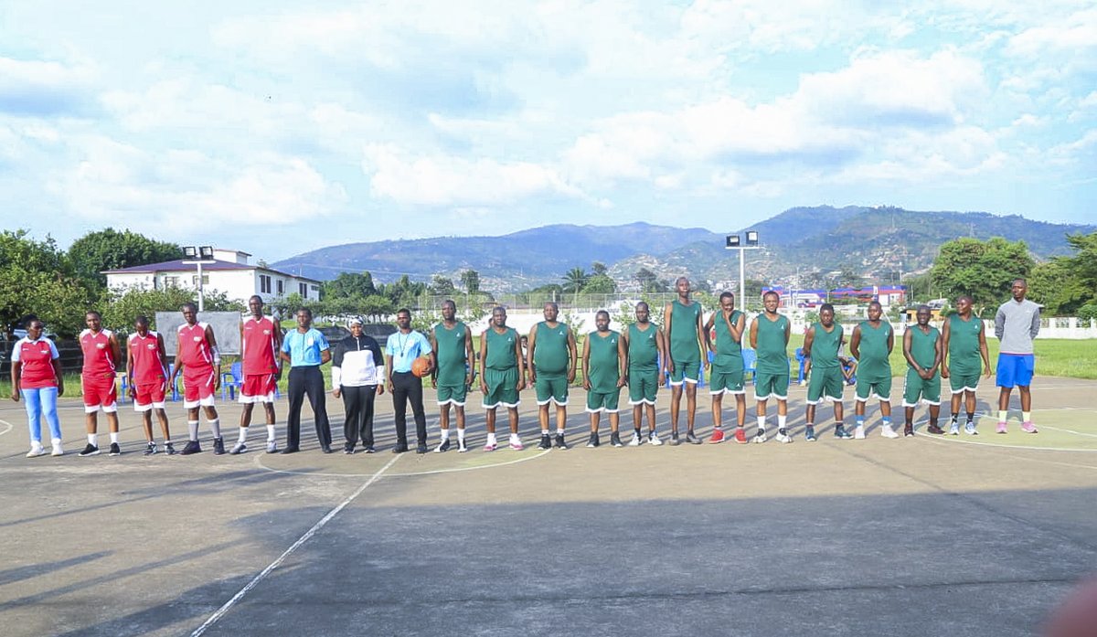 INSS_Burundi's tweet photo. 🏀Match amical de basketball à l’ENS, le 21 mai 2026 : l’Assemblée Nationale a battu l’INSS sur le score de 41 à 38. Une rencontre dédiée au renforcement des liens entre élus et électeurs.
@nshingamateka https://t.co/wQAOI1K1sQ