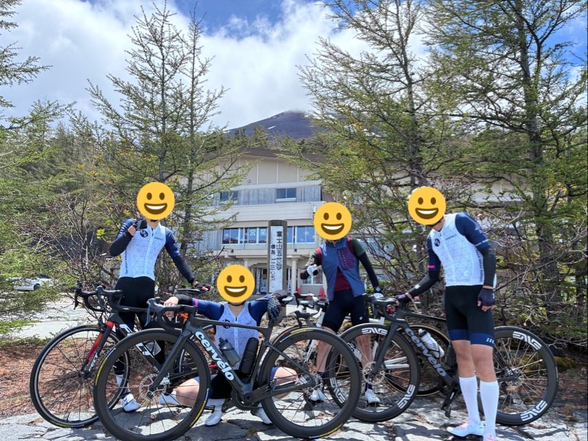 30000mmyd's tweet photo. 今年2回目の #富士ヒル 試走は、本番同様の4人で。4人トレインは昨年の夏以来だけど(笑)

朝一のスタートは雨と霧のコンディションで走りにくかったけど、ゴールの5合目は青空で最高に気持ち良かった！

タイムは試走の自己ベスト更新！
目標のシルバーは果てしなく遠いけど、最後まで粘りたい。 https://t.co/jbRD6q5sz0