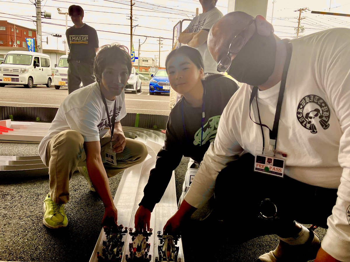 BasicGp's tweet photo. エディオン清水店で行われたB-MAX GP #東海大会 #清水 ROUND結果発表‼️
優勝『かわうそ選手』🥇
準優勝『FURUSAWA選手』🥈
第三位『ユイ選手(Jr)』🥉
入賞された方おめでとうございます‼️
参加された皆様有難うございました🙇
まだまだ全日本への切符をかけた大会は続きます！
#ミニ四駆 #BMAXGP https://t.co/ZywYnD8XIX