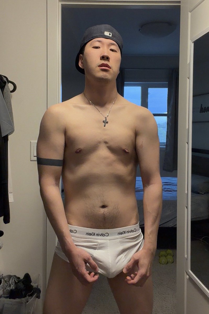yourkoreantop's tweet photo. Taking boyfriend applications https://t.co/iQqDrAxnzj