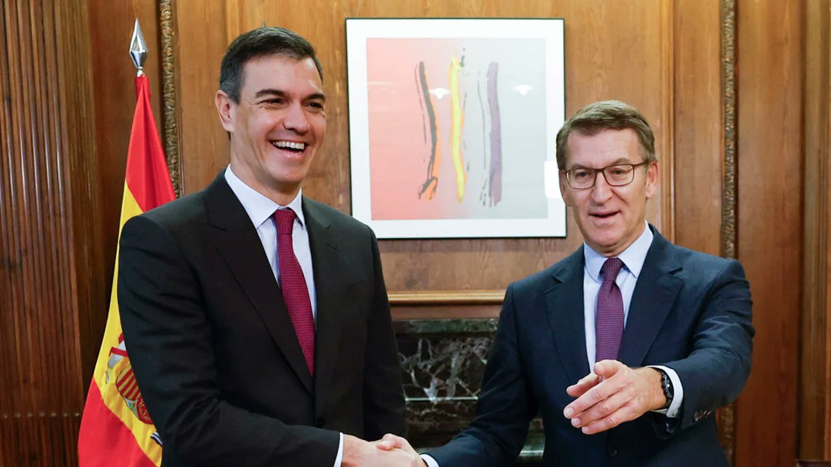 Bea_Berenguer_'s tweet photo. Pactos PP-PSOE:

- Tribunal de Cuentas
- Tribunal Constitucional
- CGPJ
- Presidencia Constitucional
- Presidencia Supremo
- Junta Electoral Central
- Consejo RTVE
- Pacto Verde
- Agenda 2030
- Mercosur
- Reparto ilegales

��Y no asistir a manifestaciones civiles contra Sánchez? https://t.co/mA7vhzQu67