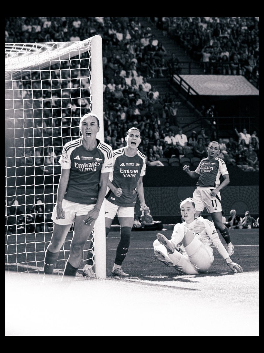 Boodlepim's tweet photo. The photo I feel defined that game, one year on. The moment my hope changed to belief on that sunny day in Lyon.

📸 Shot for @GoonerFanzine https://t.co/tp2nx7yR8E