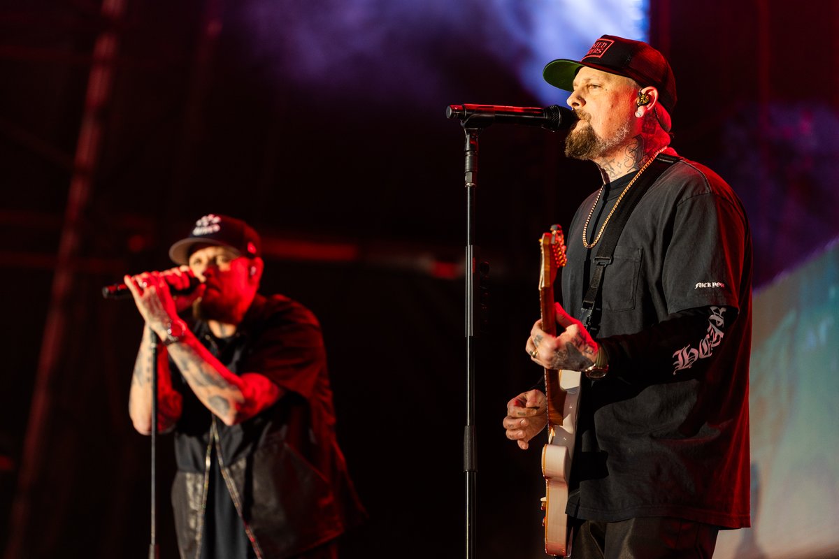 Rock Sound tweet media