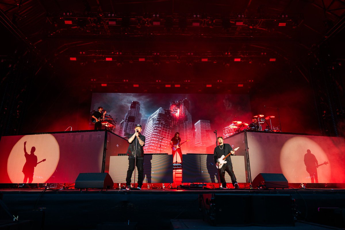 Rock Sound tweet media