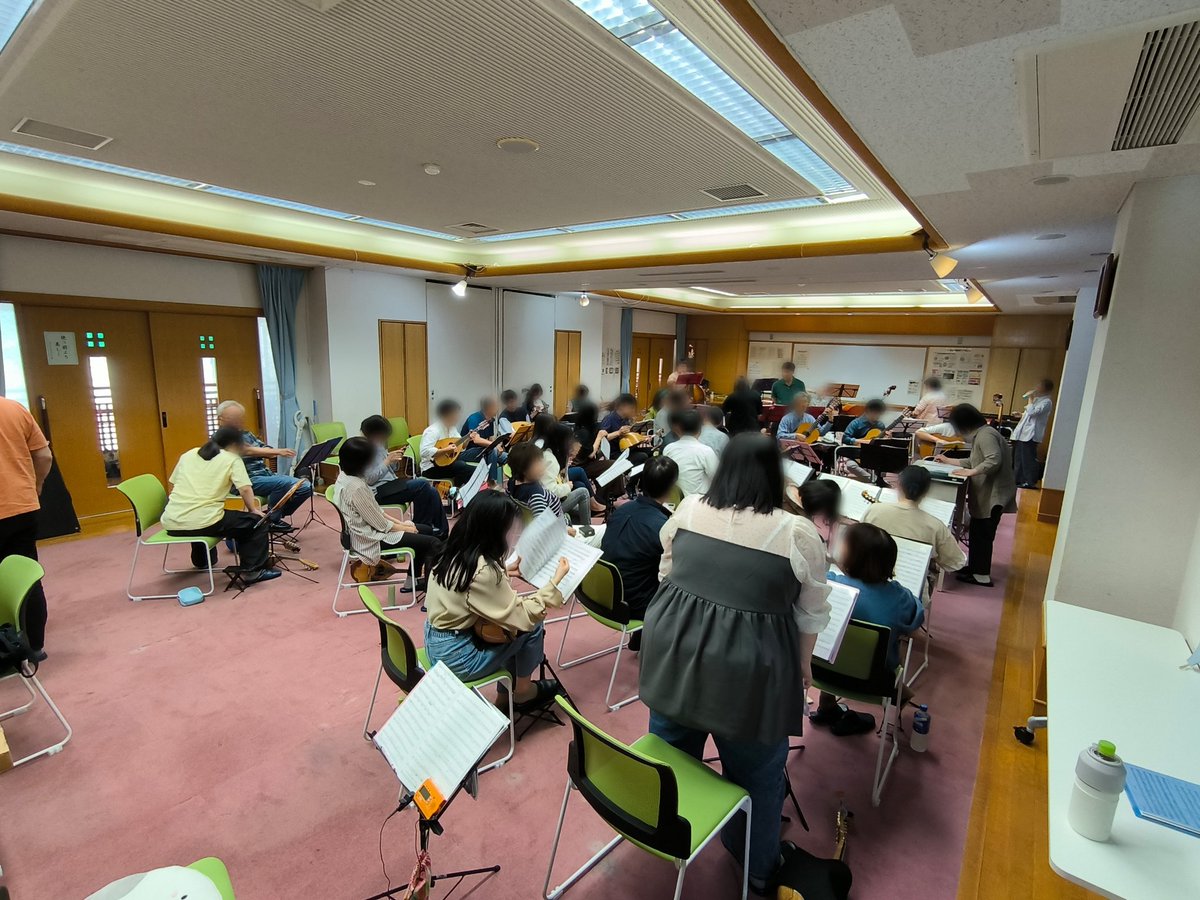 poco_mandolin's tweet photo. 本日の練習では東京池袋の楽器店イケガク様(@ikegakumandolin)に出張いただき、出張販売＆楽器点検をしていただきました。毎年遠路はるばるありがとうございます✨
 #POCO2026 https://t.co/e7pHBxVCSK