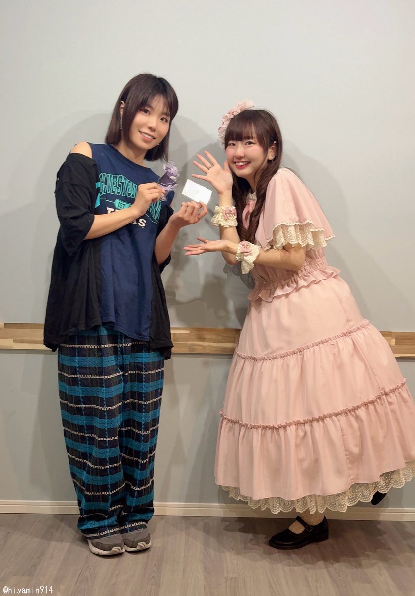 特典会でお写真撮れるということだったので、肩の出るお洋服や雪