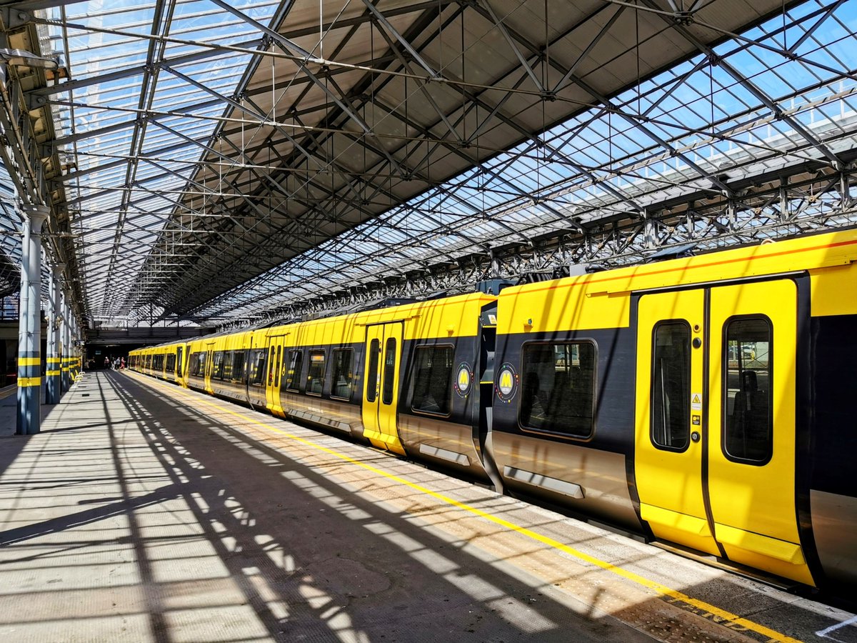 Merseyrail tweet media