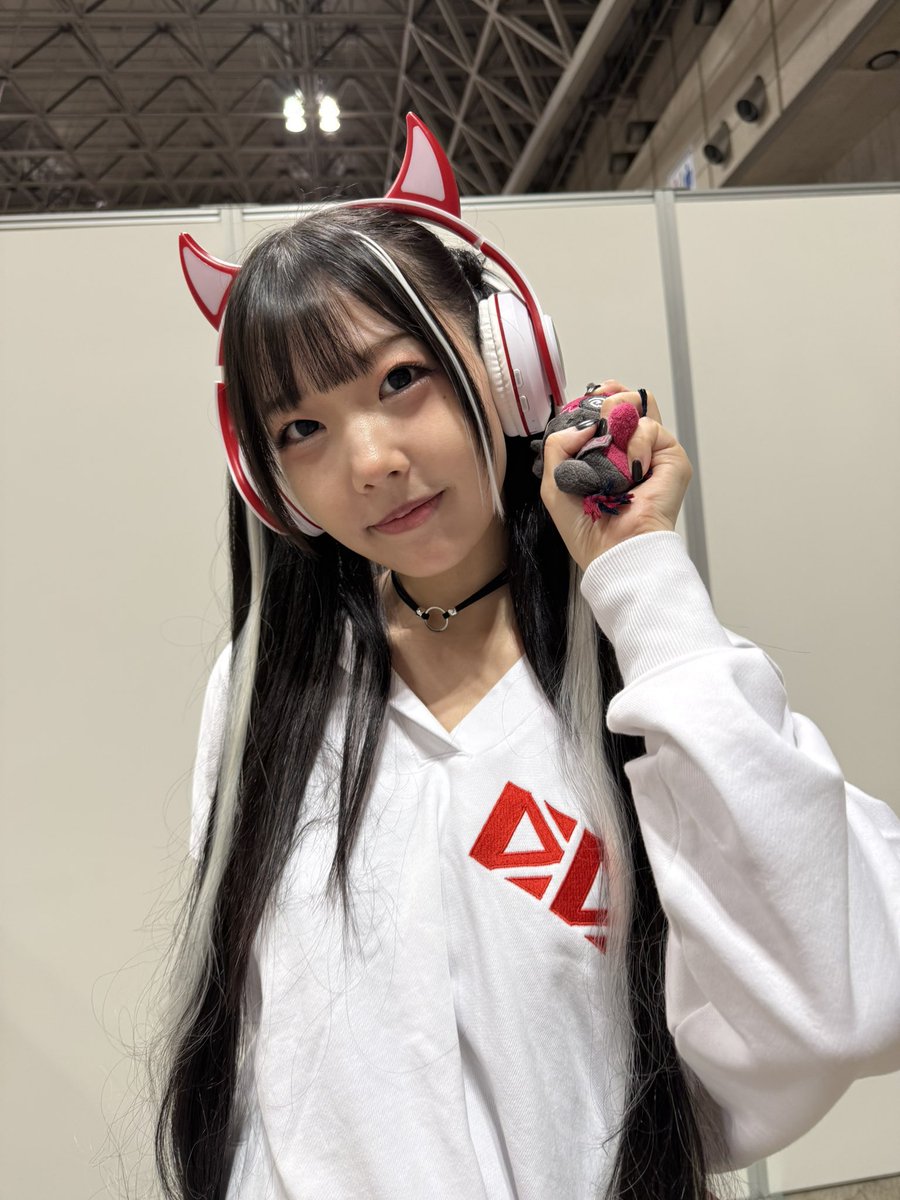coconashi1105's tweet photo. 本日のゲームマーケット、株式会社闇様のスペースにお邪魔させていただきました！我が家のノロヌイちゃんも一緒に遊びに行ったので4k4neちゃんのノロヌイちゃんとご挨拶…！！カワイイ！！🫶
#4k4neﾁｬﾝみて
#ゲームマーケット2026春 https://t.co/FVcySiUE04