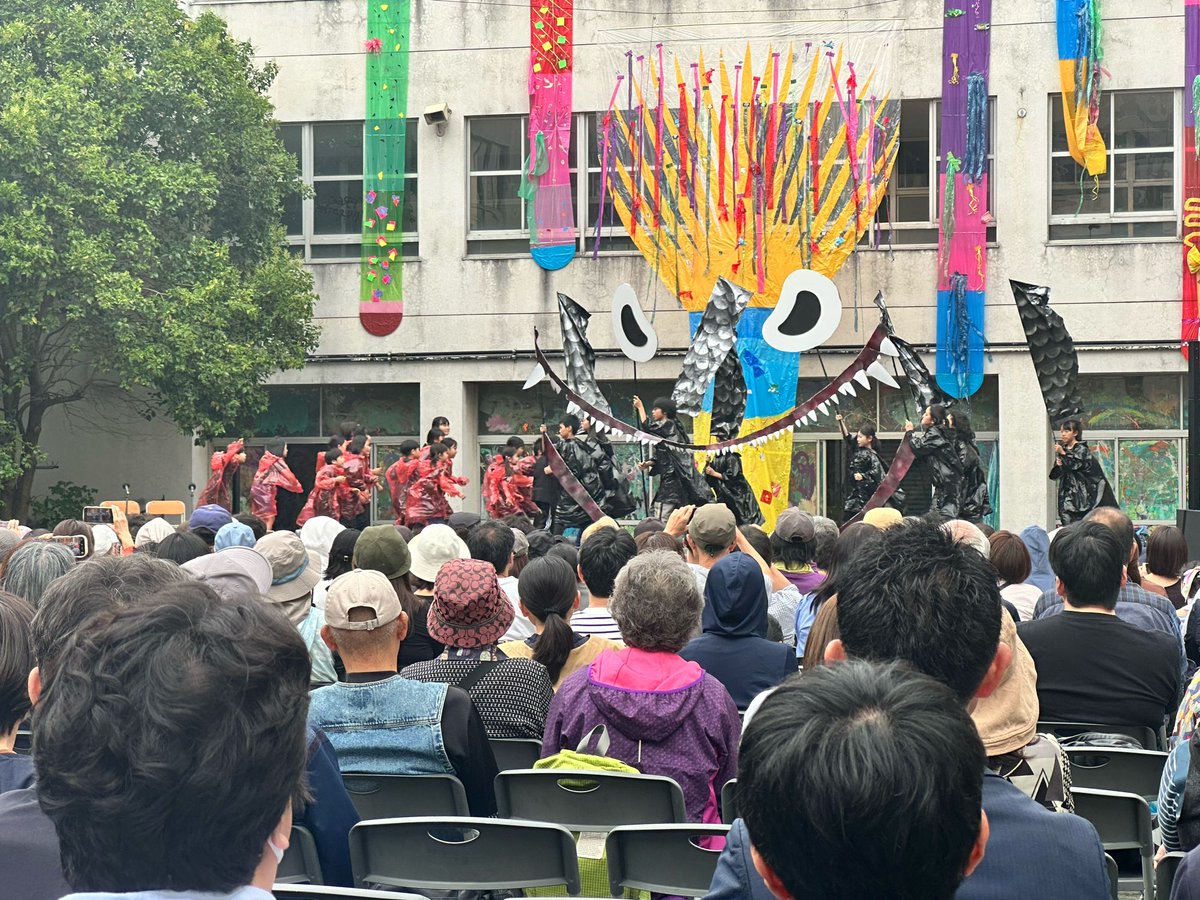 nakatsuma's tweet photo. 【いたばし夢企画 旗あげ公演に行ってきた】

本日、旧髙七小にて開催された「いたばし夢企画」の旗あげ公演に行ってきました。
板橋区は「ユネスコ創造都市ネットワーク」加盟申請をめざす取り組みの一環として、合唱団「いたばしキッズシンガーズ」と「いたばしコミュニティシアター」を立ち上げ、今回初回公演という運びとなりました。

子どもたちの練習成果と工夫が感じられる、素敵な公演でした。
これからの活躍に期待ですね！😊

#板橋区 #高島平 #いたばし夢企画