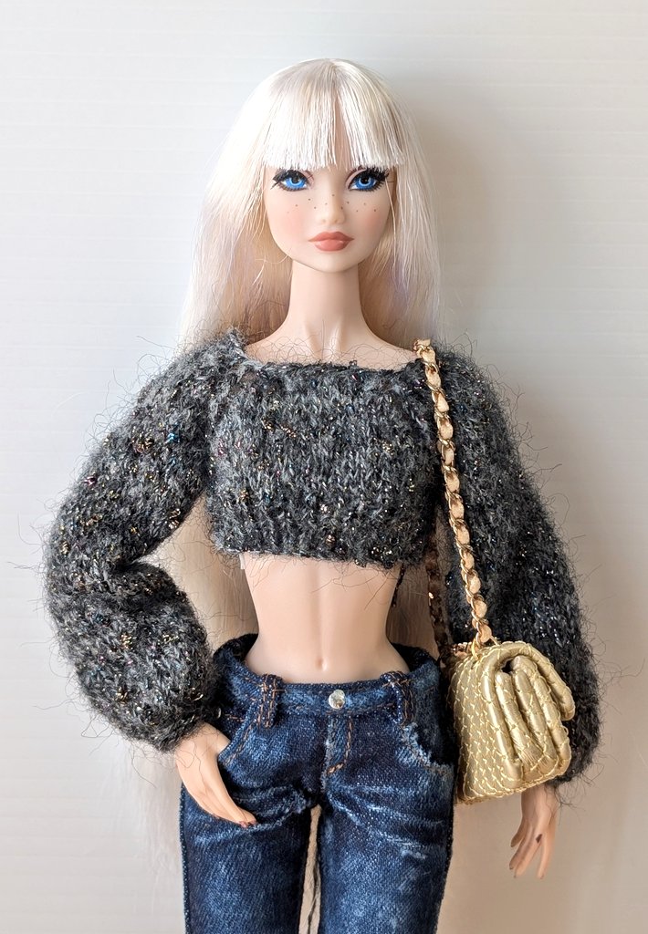 laba_laba_tam's tweet photo. Ｉｒｉｅ〜☮️
ポピーパーカーとミサキサイズのセットアップ試作中🧶
袖のボリュームとかスカートの広がり具合いに悩んでます

#ドールアウトフィット
#ドールニット
#編み物🧶
#IntegrityToys
#frnipponAmelie https://t.co/nuLIRpICOz