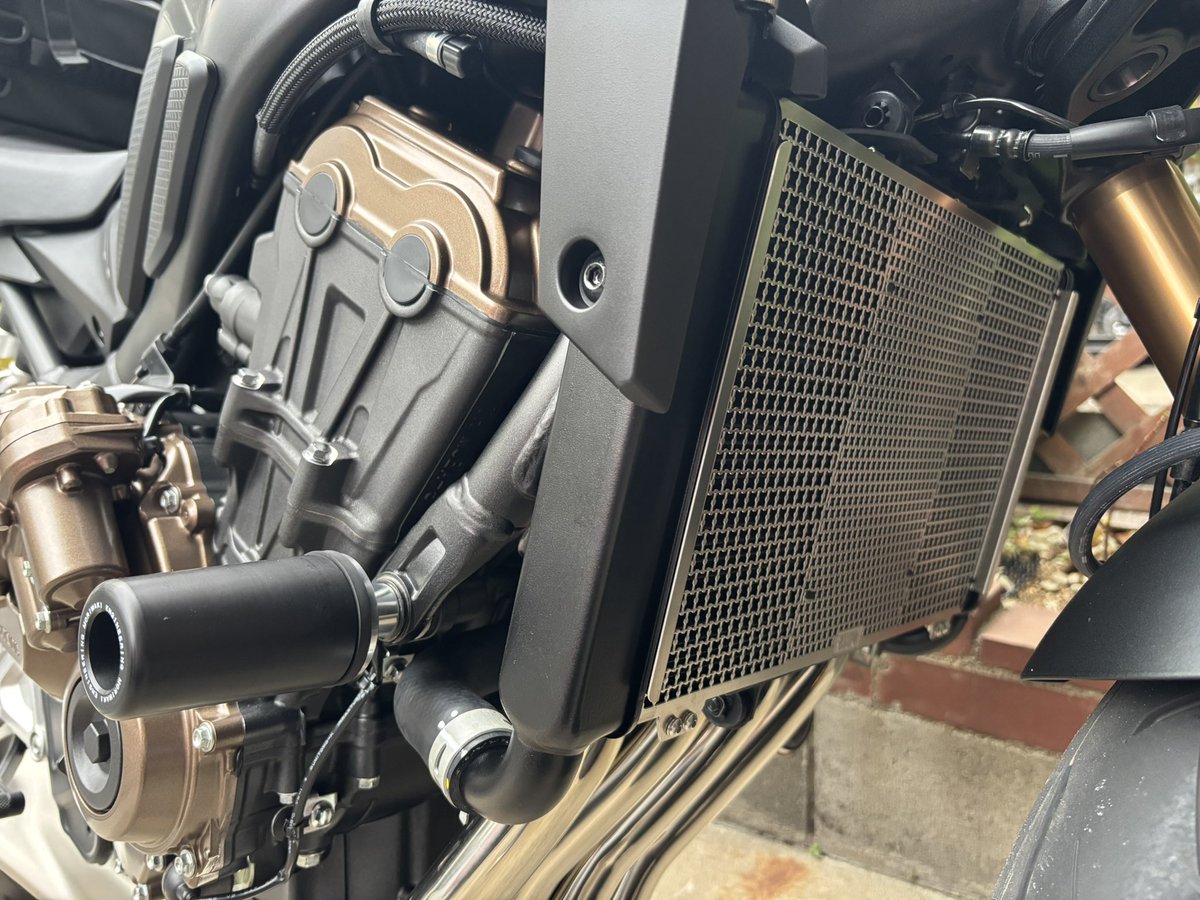 しろくまCL471 tweet media