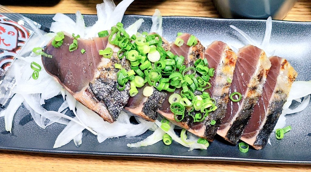 ginhoe2019's tweet photo. 土曜日の晩ごはんは、
#かつおのたたき
#鯵のたたき
#ゴーヤチャンプル
#こんにゃくステーキ
デザート🍮に、
#プリンタルト
でしたー😆
かつおと鯵のたたきが脂のってて、プリンタルト🍮も濃厚で、めっちゃ美味しかったよー😋
#きのう何食べた
#晩ごはん
#デザート
#notari https://t.co/pjS9R1m6yY