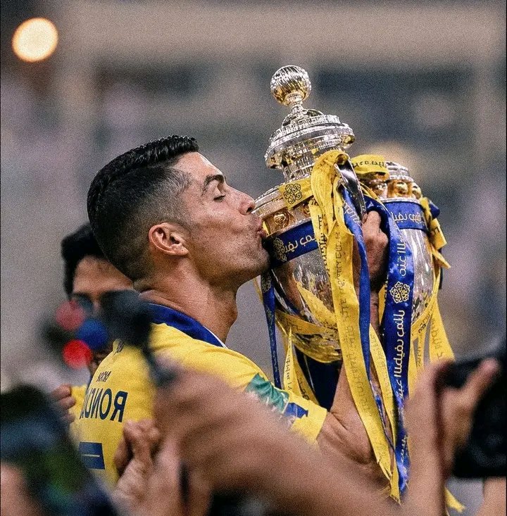 Dynamic CR7 tweet media