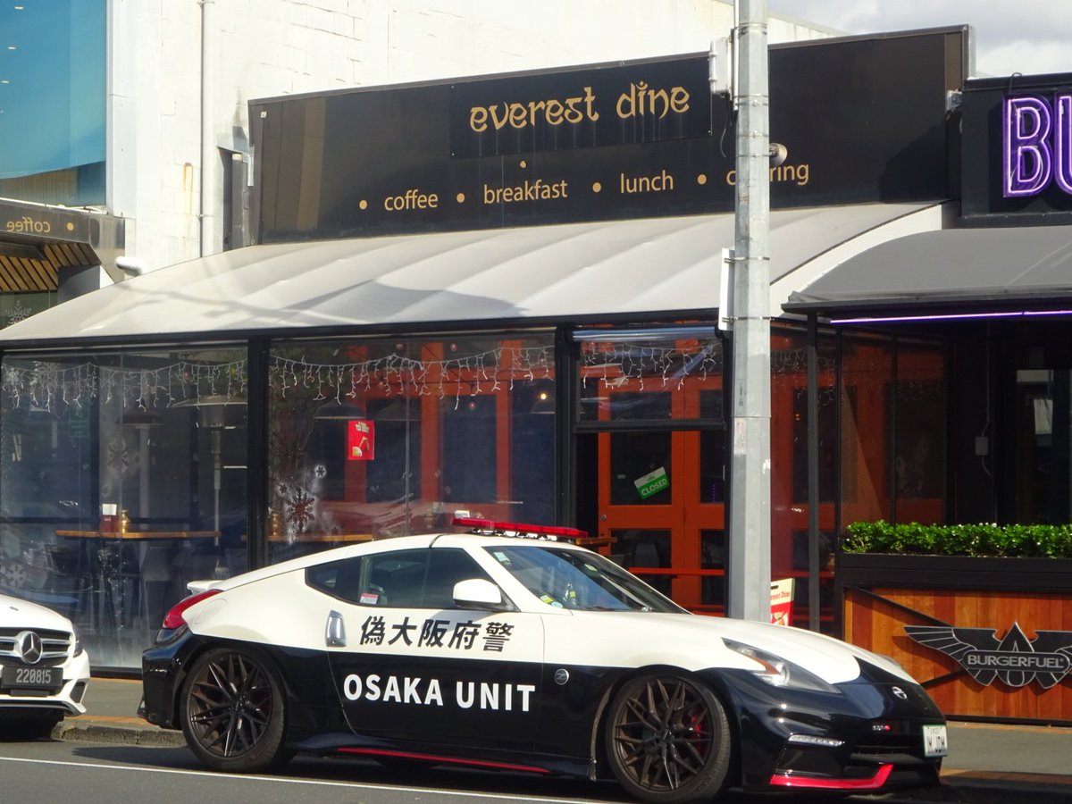 Shanti3434's tweet photo. オークランドのパーネルで目に留まってしまった日本のパトカーもどき？！😝 https://t.co/ovLpKtww5x