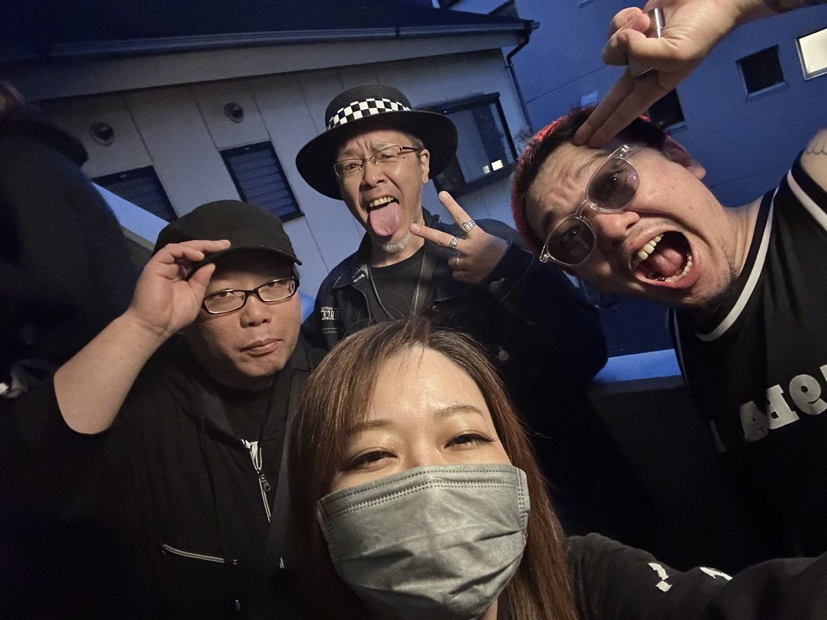 BIFFSOUND's tweet photo. 何年か振りに49BALLに会えたのも嬉しかったなぁー✨️エディーに会えたのにはびっくりꉂ🤣𐤔𐤔全然変わってなかった✨️
娘に会えなかったのは寂しかったけど、
東京ビックサイトじゃしょうがない✨️
流石です👏✨全力アイドル🎤٩(ˊᗜˋ*)و✨️
呼んでくれたさざなみありがとう！ https://t.co/pjEE67cUvQ