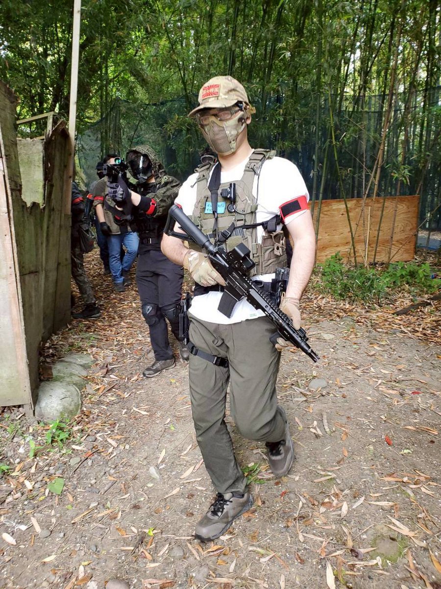 TFP_fun_airsoft's tweet photo. 提供いただいた装備品配りきれず、まだまだたくさんありますので、今後また沼イベントにて配布したいと思いますのでお楽しみ‼️ https://t.co/Ujyvxv1QQA
