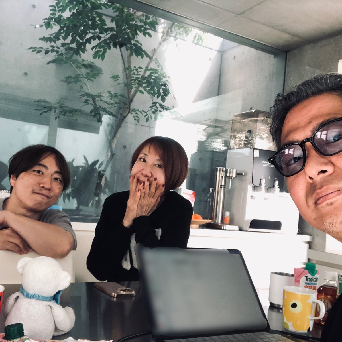 RyotaTosaka's tweet photo. 今年で11回目となる奈美悦子さんのLIVE「Nami Style The Live」
すでにプロジェクト始動してます。
選曲ミーティング。
今年もバラエティ豊かな曲のアイデアが出ました。
お楽しみに!
#奈美悦子 #NamiStyle #NamiStyleTheLive https://t.co/eeIyqv5Hdu