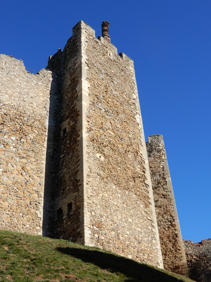 Matedwards7's tweet photo. Framingham Castle. Final entry for #SuffolkSunday https://t.co/bZ0RwtJNkT