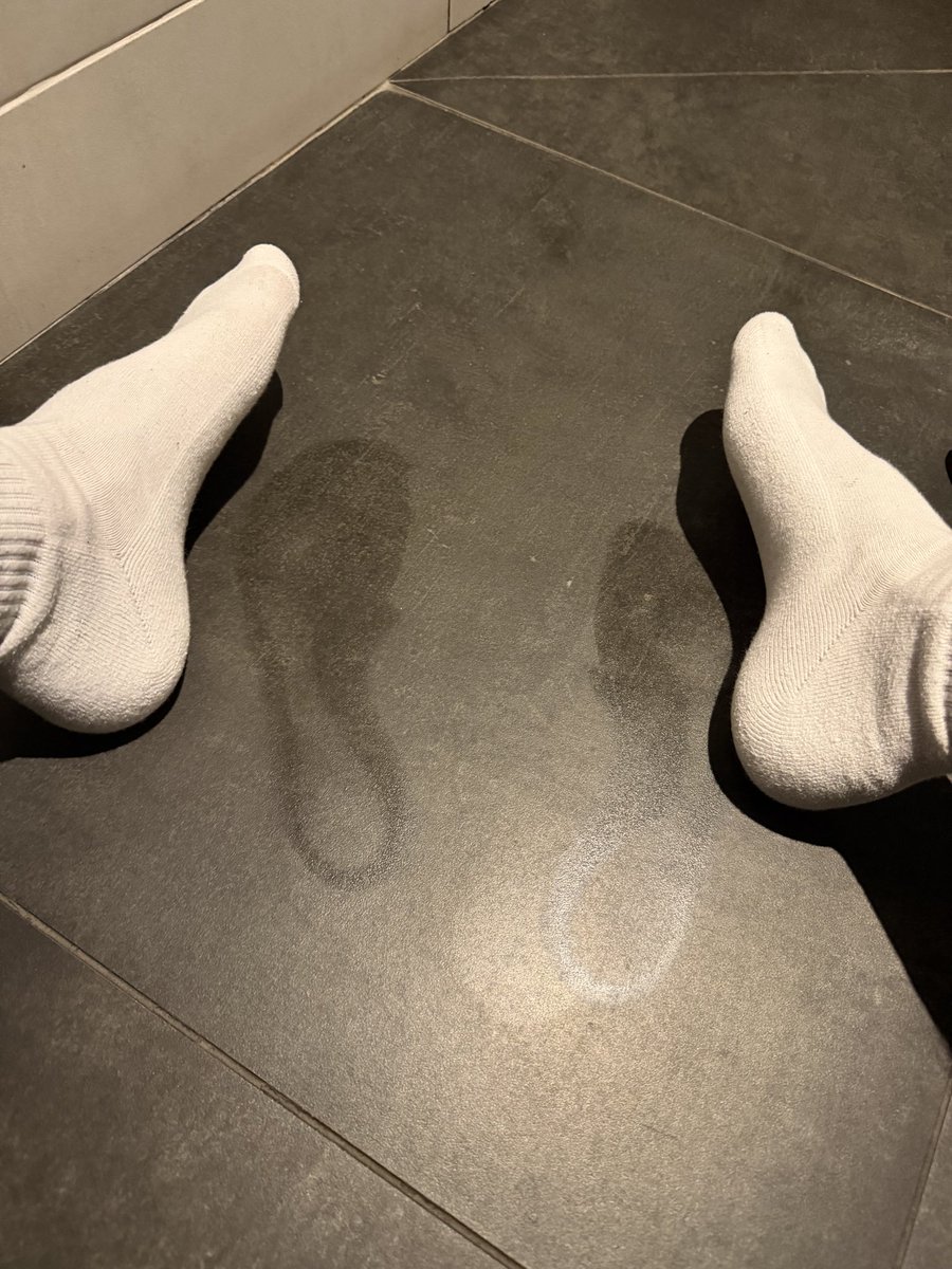 extrakiffeur's tweet photo. Après une bonne séance de sport 🧦 
#kiffeur #kiffeurgay https://t.co/2QGU82tG0f