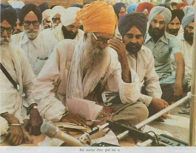 HVSBanwait's tweet photo. “ਮੇਰੀ ਮਾਂ ਨੇ ਮੇਰੇ ਪਾਸੋਂ ਪਸ਼ੂਆਂ-ਪੰਛੀਆਂ ਨੂੰ ਪਾਣੀ ਪਿਆ ਕੇ, ਨਵੇਂ ਰੁੱਖ ਲਵਾ ਕੇ, ਚਿੜੀਆਂ ਗੁਟਾਰਾਂ ਕਾਂਵਾਂ ਨੂੰ ਰੋਜ਼ ਚੋਗਾ ਪੁਆ ਕੇ, ਰਸਤਿਆਂ ਵਿੱਚੋਂ ਕੰਡੇ-ਰੋੜੇ ਚੁੱਕਵਾ ਕੇ ਅਤੇ ਵਾਹਿਗੁਰੂ ਦਾ ਨਾਮ ਮੇਰੇ ਹਿਰਦੇ ਵਿੱਚ ਵਸਾ ਕੇ ਮੈਨੂੰ ਪਾਲਿਆ ਸੀ”

~ ਭਗਤ ਪੂਰਨ ਸਿੰਘ ਜੀ https://t.co/kQJOXkBswI