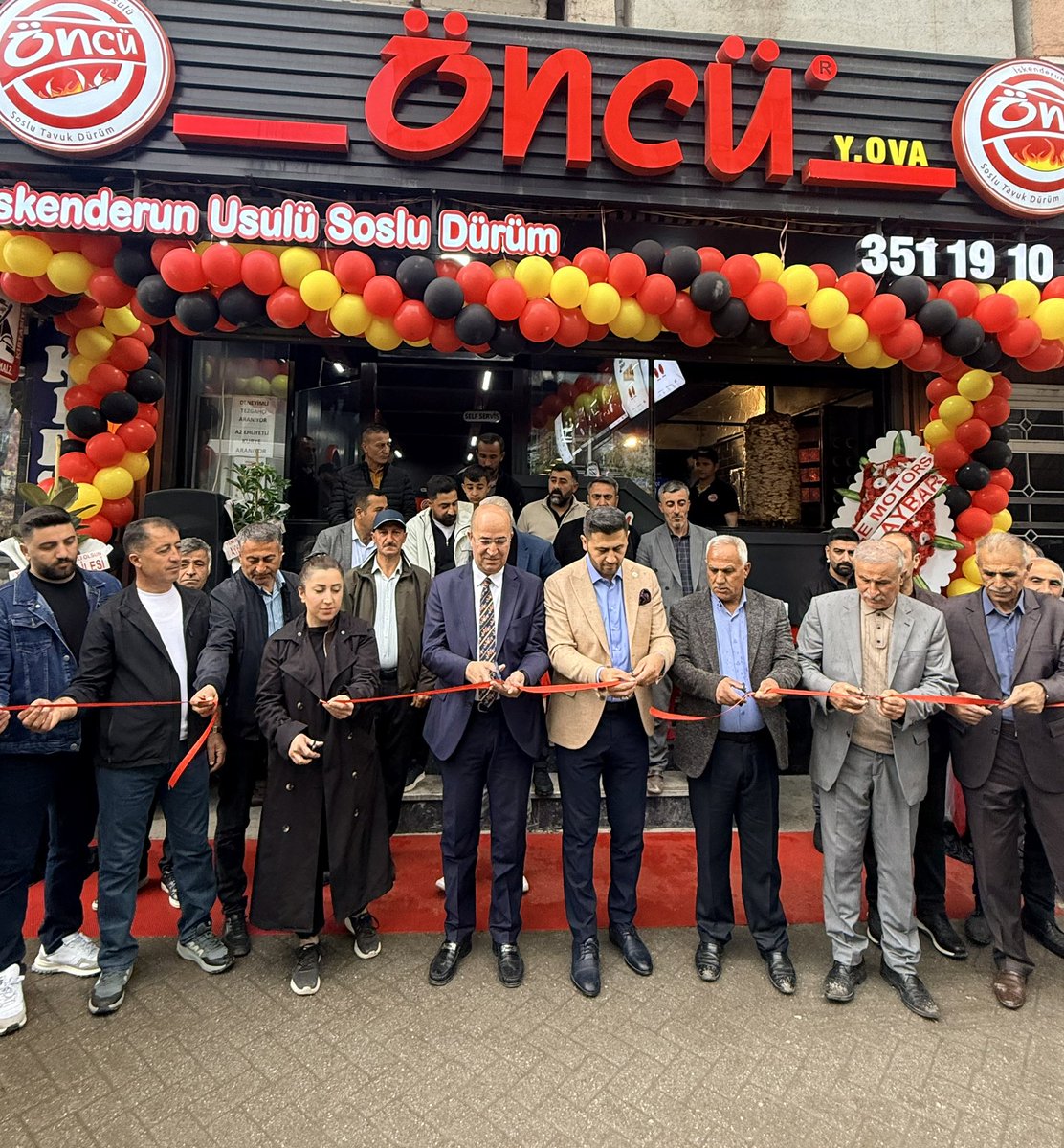 dirbazbuyuksu's tweet photo. İlçemiz Cengiz Topel Caddesi üzerinde hizmete açılan ‘Öncü Döner’ adlı işletmenin açılış törenine katıldık.
Müşterisine farklı bir damak tadı ve ve lezzeti sunan işletmenin ilçemize ve halkımıza hayırlı olmasını diler, sahibine de bol bereketli kazançlar diliyorum. https://t.co/KKaqlEmJBo