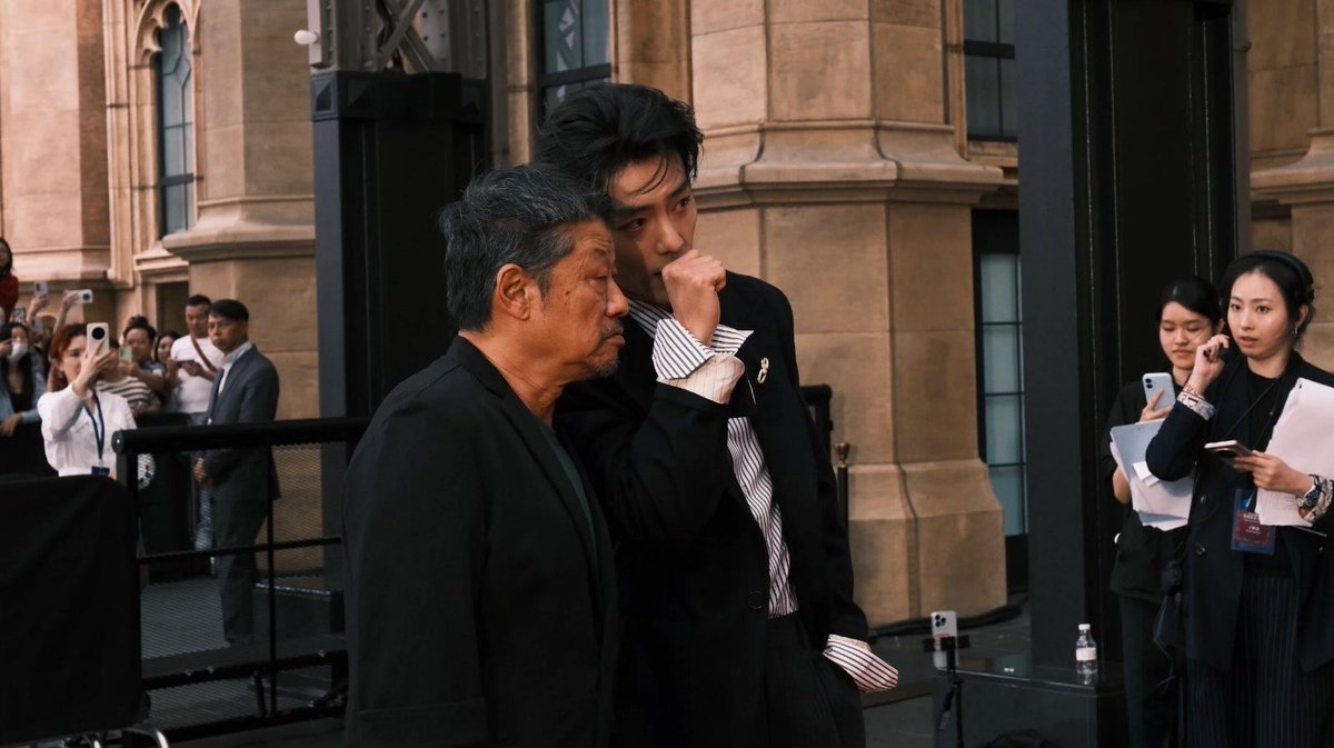 ybaizhan's tweet photo. straight out of a movie scene. https://t.co/6PeEUQrFRU