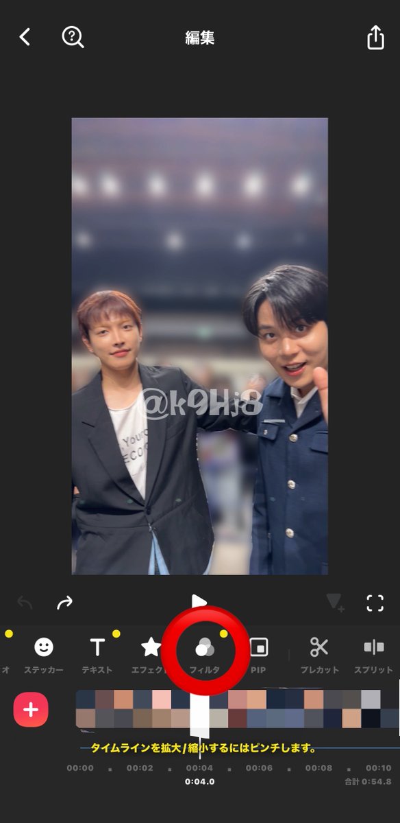 k9Hj8_'s tweet photo. いまだにパパラッチの動画を、他のファンの方にモザイクをかけずに投稿している方が散見されますが、SNSに動画を載せる際は、周りに映っている他のファンの方への配慮としてモザイクをかけてから投稿していただきたいです。

「顔がはっきり映っていないから大丈夫」と思われるかもしれませんが、本人が望まない形で姿を公開されることに不快感を覚える方もいます。 最低限のマナーとしてお願いします。

もしモザイクのかけ方が分からないという方は、「InShot」というアプリで簡単に加工ができるのでお願いします。

【InShotでのやり方】 「フィルタ」→「AI効果」→ 一番右までスクロール →「ぼかし」
背景に自動でぼかしを入れてくれるので、複雑な操作は必要ありません。 無課金でも利用できますので、動画を投稿する前に確認をお願いします🙇🏻‍♀️
