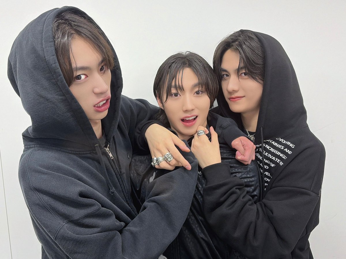 Lienel_official's tweet photo. 〖RADIO_INFO〗

／
このあと、20:30〜！🎈
#FM大阪「#Lienel の #ラキネル パーティー」
＼

今週も #近藤駿太 #森田璃空 #高桑真之 の3人でお届け！

メジャーデビューシングルより
「メロ・コレクション」をラジオ初OA🎨

📻radiko
https://t.co/owk6yILE1a

📮メッセージ
https://t.co/y502SHxadl https://t.co/GAkm22pwdx