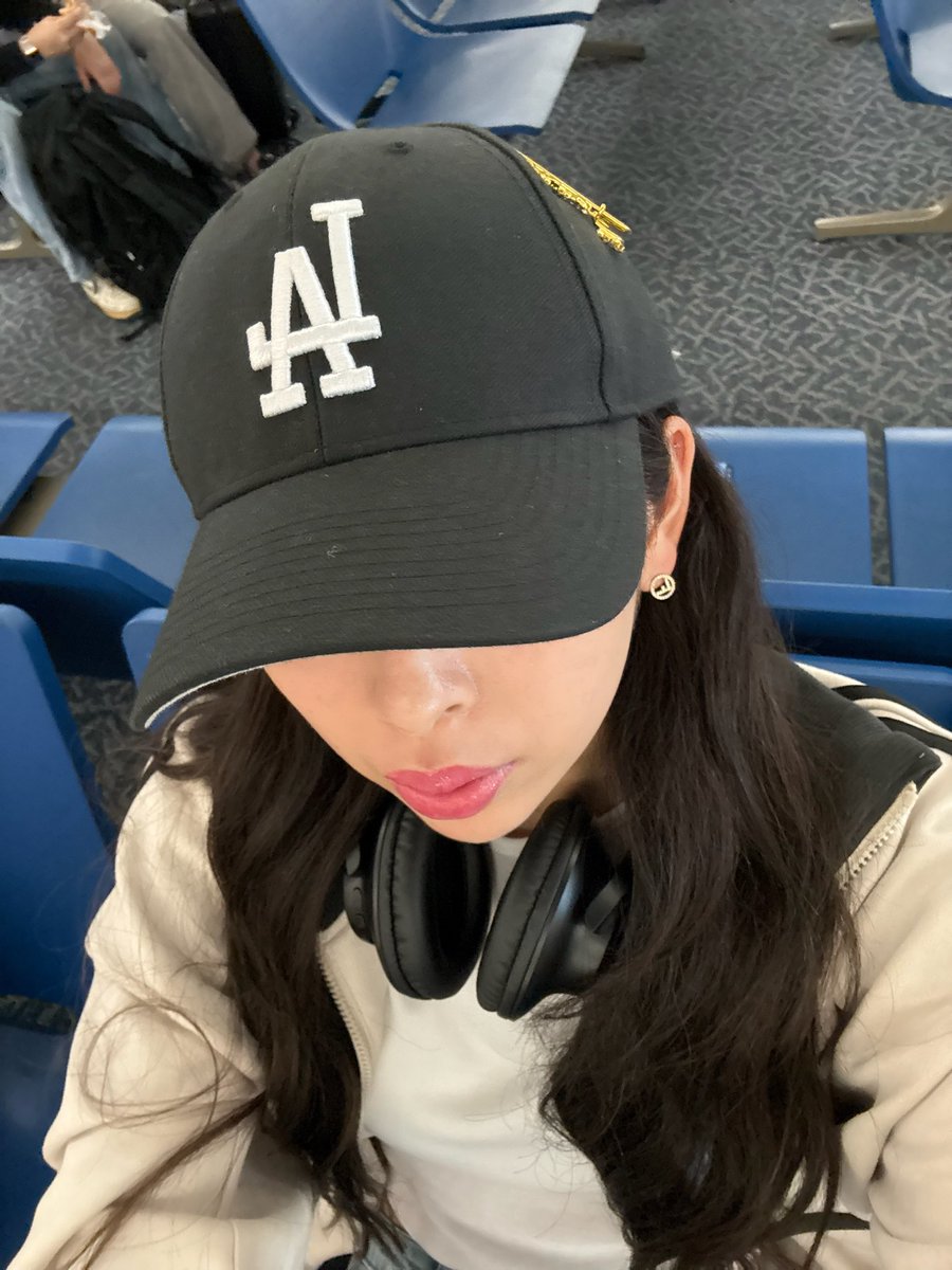 __0203203's tweet photo. 飛行機ギリギリ間に合った✈️ https://t.co/kTHsybEPZa