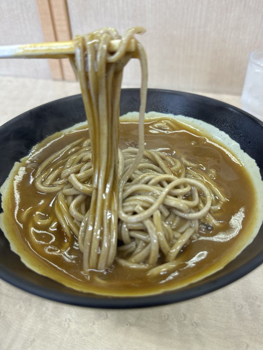 dosankomeshi's tweet photo. 岩見沢のソウルフード的存在
かまだ屋。
もはや名物おばちゃま達の小競り合いをBGMに大好きなカレーそばをすすります(*´³`*) https://t.co/m6sacYWK8J