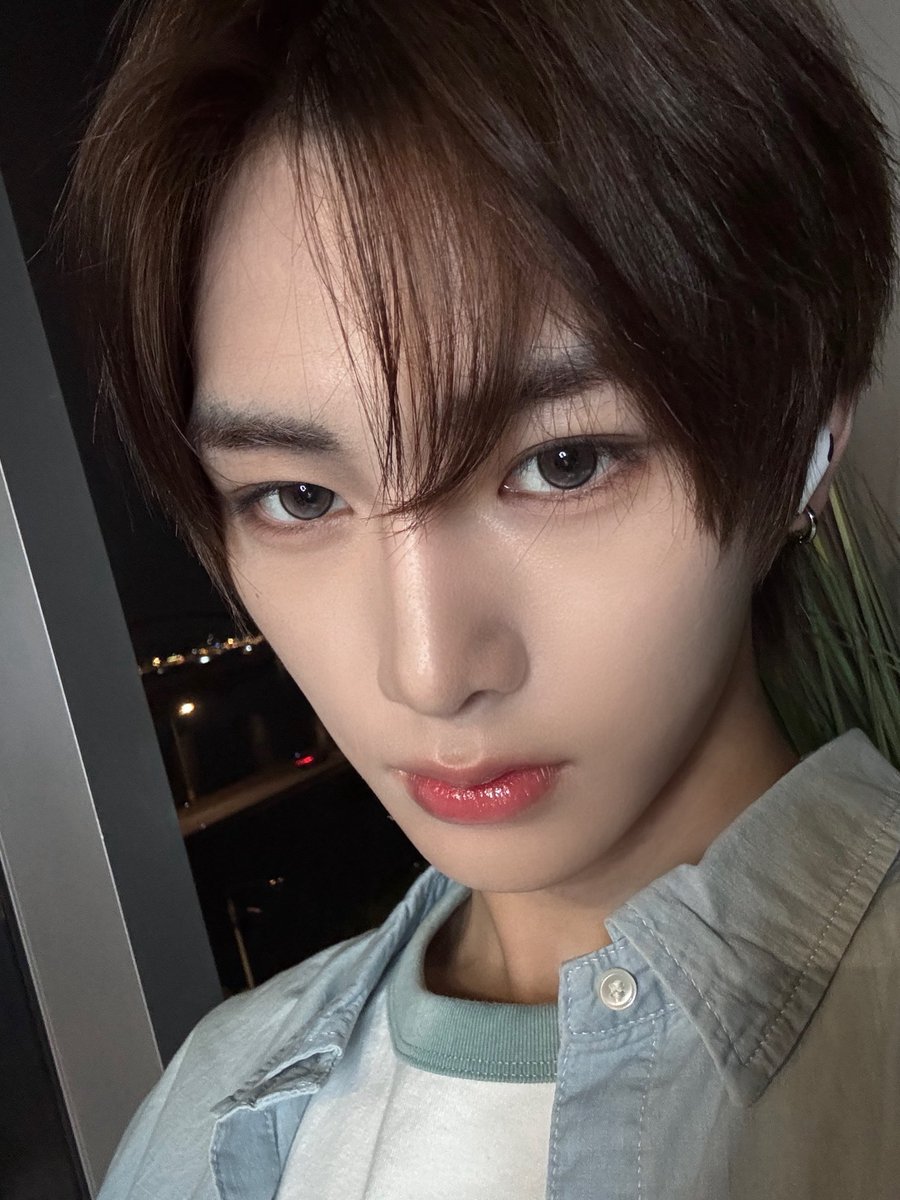 wooanxin's tweet photo. 와시발존나잘생겼어..입이존나떡벌어진다 https://t.co/mV8KFnNJCA