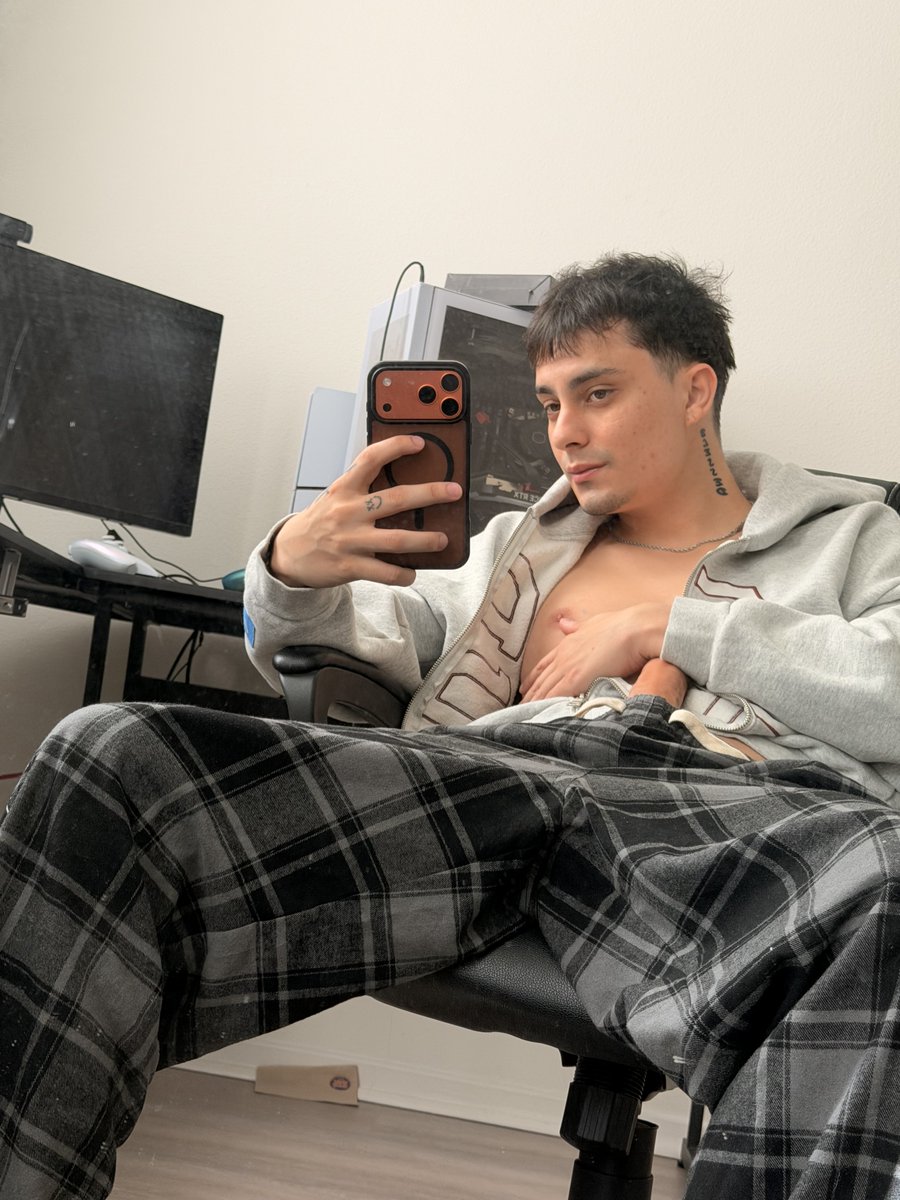 Riley tweet media