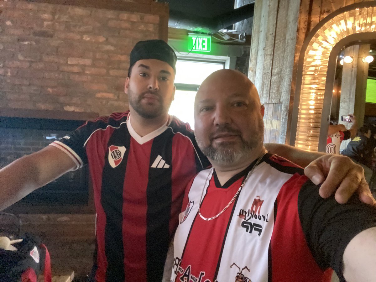RiverPlateBK's tweet photo. River es Familia!!

#RiverEsMundial #RiverPlateBrooklyn #BrooklynEsDeRiver #RiverEnUSA #RockySiemprePresente https://t.co/Y1jl5Lzu1I