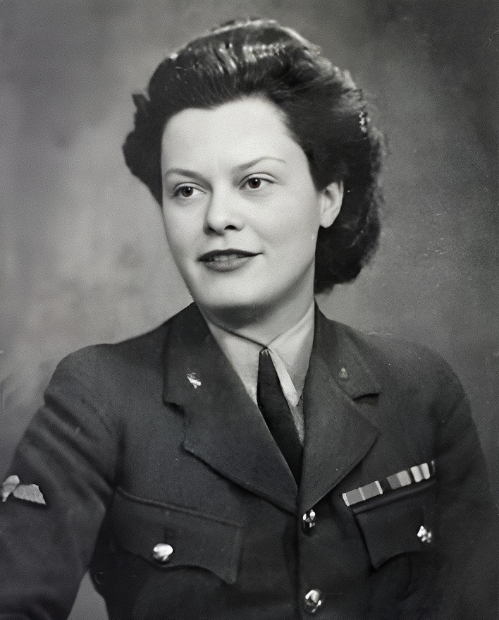 SOEhistory's tweet photo. 🅾🅽 🆃🅷🅸🆂 🅳🅰🆈
May 24, 1943: WAAF F/O Yvonne Baseden joins SOE. She had worked in the RAF Intelligence Branch where she assisted in the interrogation of captured Germans. It was through this work that she came to the attention of SOE. #YvonneBaseden #WAAF #SOE #WW2 1/3 https://t.co/uIBnKE4oVh