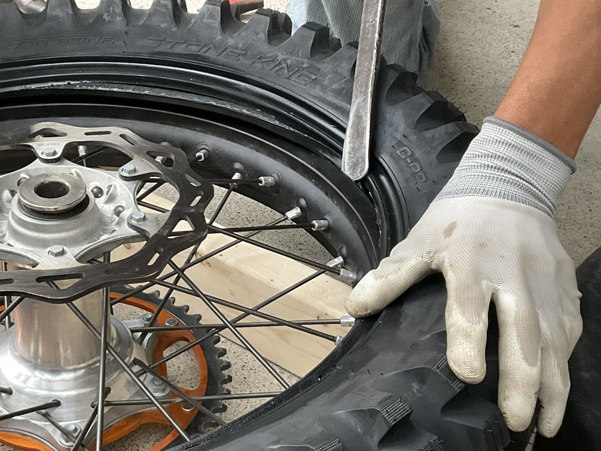 KTM819O4's tweet photo. #Mitas #StoneKing #タイヤ交換 #助っ人
ありがとうございました😊 https://t.co/GctB0Hs6Xs