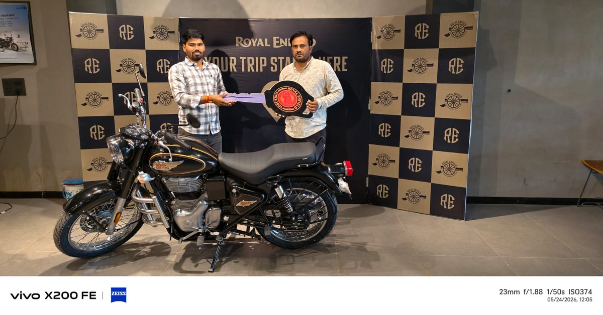 beniwalarvind1's tweet photo. परमपिता परमात्मा श्री ठाकुर बाबा की असीम कृपा से आज New Royal Enfield bullet 350 लेने का सौभाग्य मिला है।
सपना पूरा हुआ... Bullet अपने नाम कर ली।
बचपन का शौक… आज हक़ीक़त बन गया
आज से रास्ते में नया जोश , नई खुशी और रॉयल फीलिंग साथ चलेगी
#royalenfield #bulletlovers #bulletbike https://t.co/D4par7iW3B