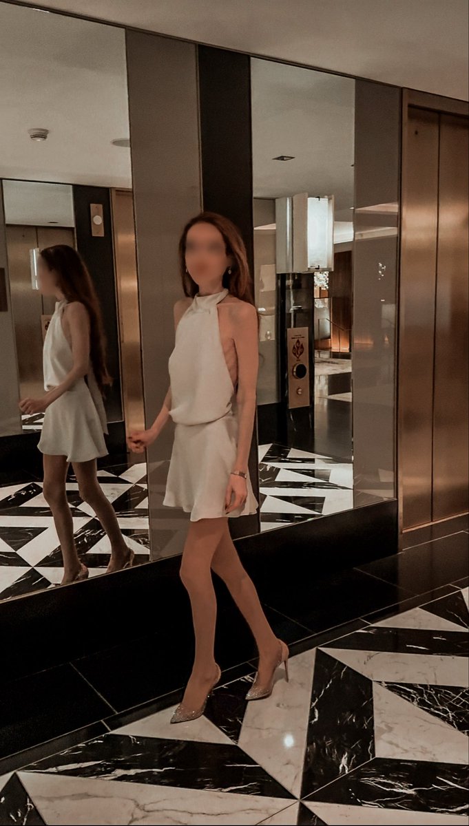 datekatsinclair's tweet photo. Barely pictured: the sparkly Swarovski Louboutins on my feet https://t.co/qG12uDPlV4