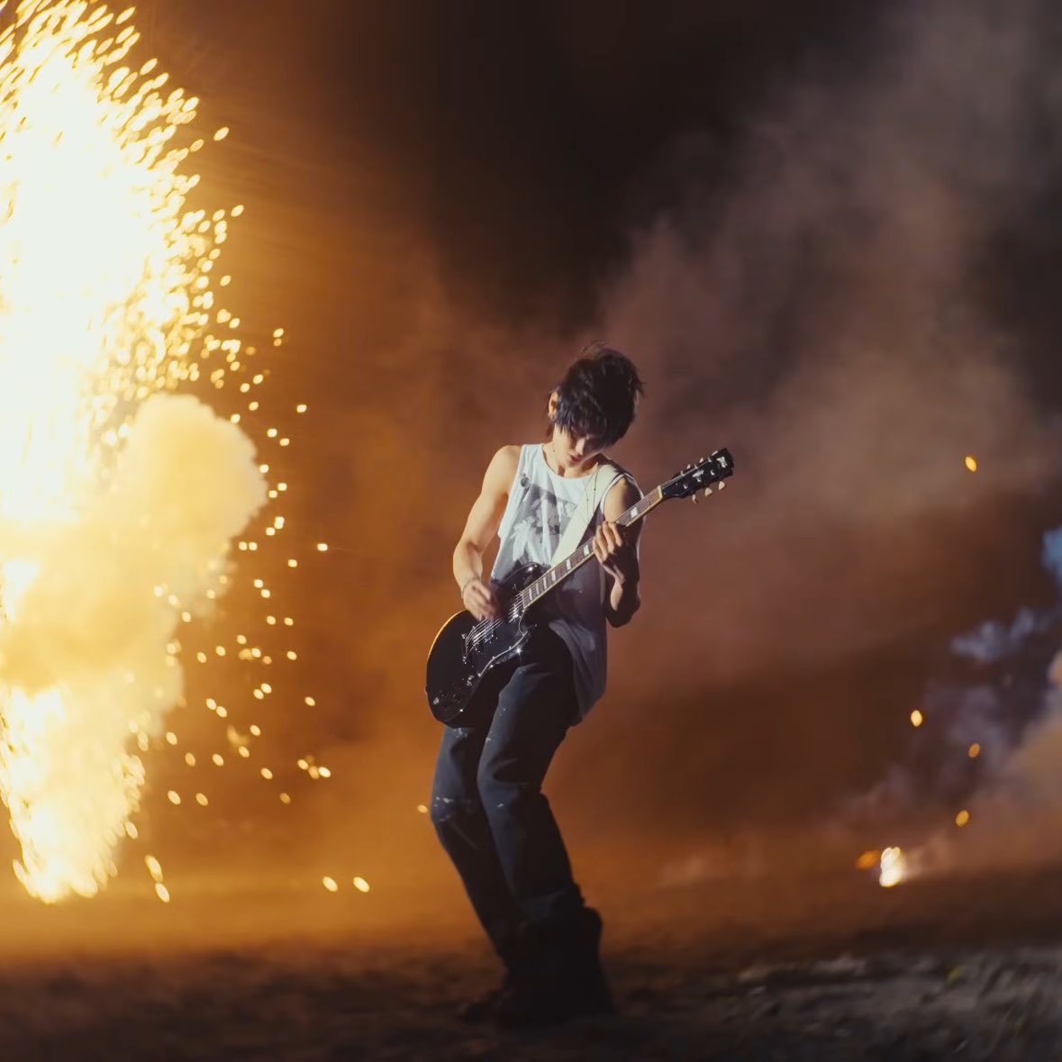 wonbinlvrs's tweet photo. HE GOT HIS GUITAR BACK https://t.co/npoQY3ZwTo