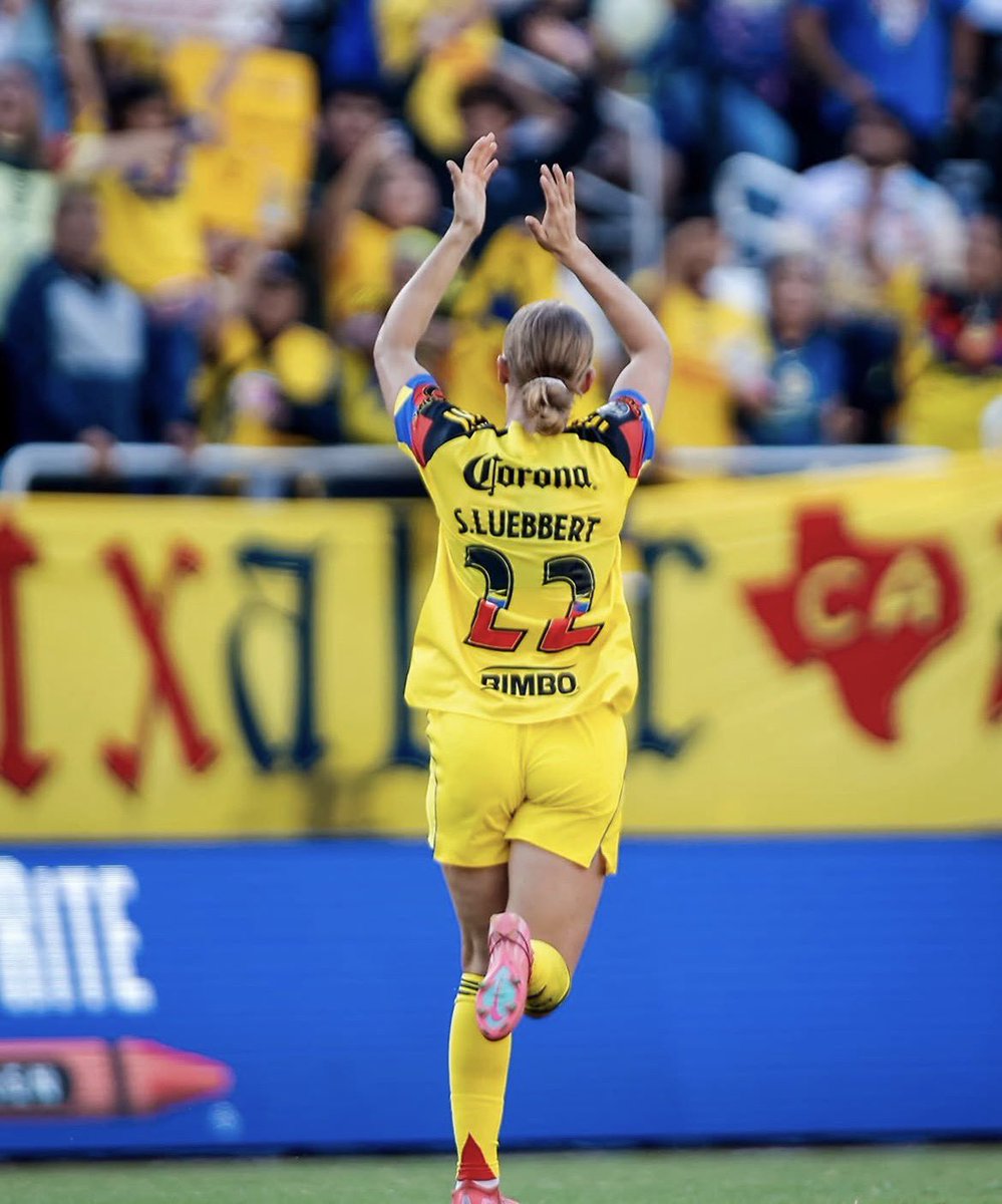 LigaMXHotties's tweet photo. La güera consentida 🔥🔥🔥
#LigaMx #LigaMxFemenil #ClubAmerica #SuperPoderosas #Futbol #Soccer #Hot #Trending #Adidas #ElTigreEnPrimera #xelajúmc # https://t.co/MkoSNOjNGj