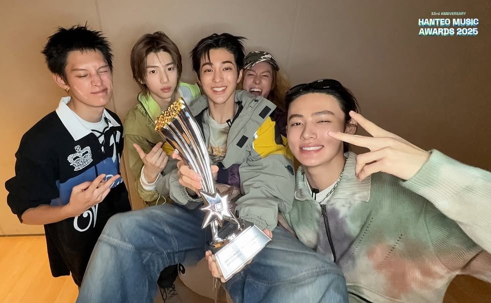 konoiskono's tweet photo. Silsilah keluarga KEONHO di CORTIS 

-Hyung favoritenya itu Juhoon
-Keonho jd adik favoritnya Juhoon
-Sahabat terdekatnya itu Seong hyeon
(Seong hyeon jg menjawab hal yg sama) 
-Hyung yang paling dihormati itu James
-Orang yang paling mirip dengannya itu Martin (hanya dgn tatapan sj mereka paham maksud satu sama lain)