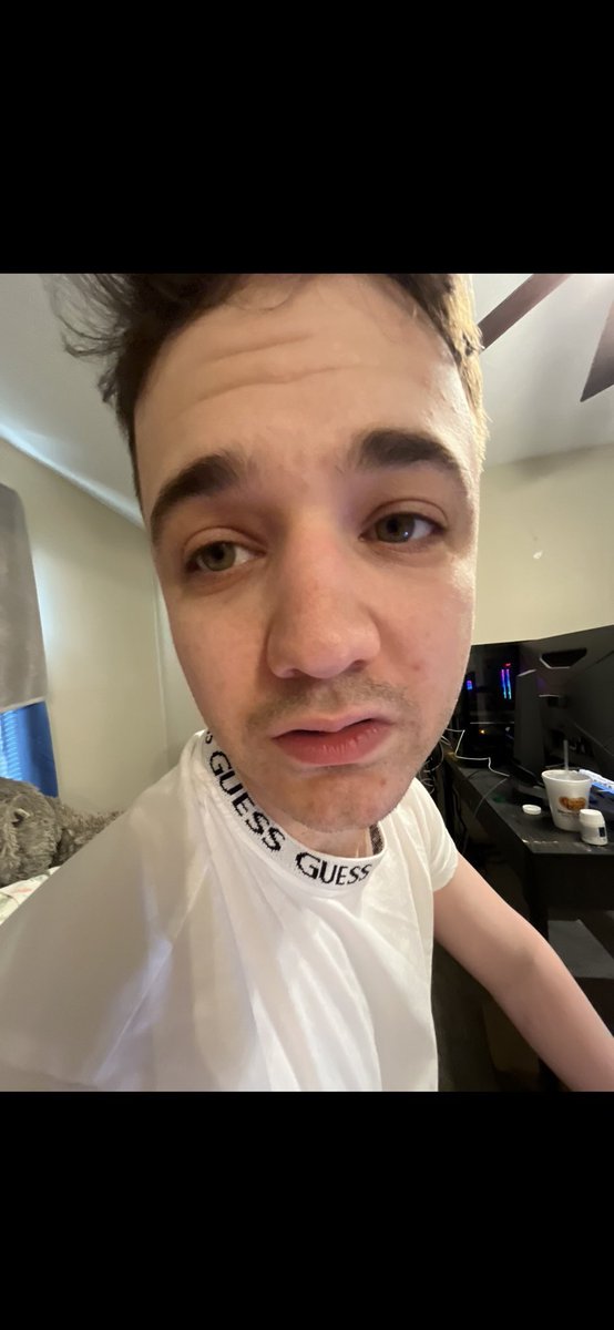 𝐶ℎ𝑟𝑖𝑠 tweet media