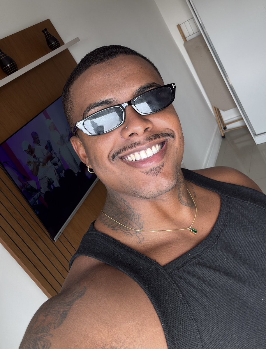 othalesrosa's tweet photo. Tirar o cavanhaque foi a melhor coisa q eu fiz https://t.co/cu86w1mRHL
